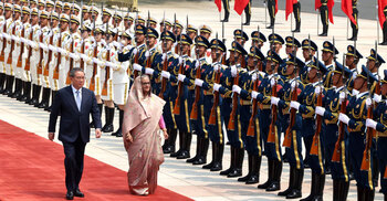 PM gets warm reception at Great Hall of People