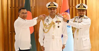 PM pins Vice Admiral rank on new Navy chief
