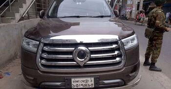 ‘ডাকাত আতঙ্কে’ শিক্ষার্থীকে চাপা দিয়ে পালালেন পুলিশ কর্মকর্তা