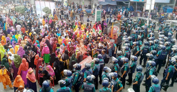 RMG workers block road in Mirpur demanding salary hike