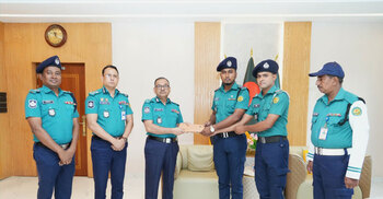 দুষ্কৃতকারীকে হাতেনাতে গ্রেফতার করে পুরস্কৃত হলেন তিন পুলিশ