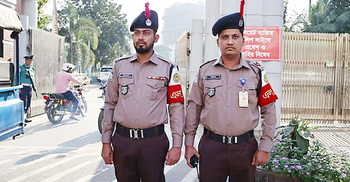 নতুন ইউনিফর্ম পেলো পুলিশ