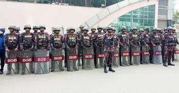 জিয়া উদ্যান এলাকায় জনসমাগম, আইনশৃঙ্খলা বাহিনীর কড়া নিরাপত্তা