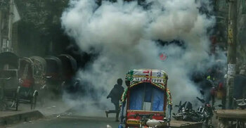 Karwan Bazar turns battlefield as police clash with mobile traders