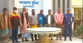 পুলিশকে কুপিয়ে হাতকড়াসহ আসামি ছিনতাই, ১৮৯ জনের নামে মামলা