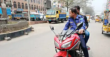 নারায়ণগঞ্জে ছিনতাইয়ের শিকার পুলিশ সদস্য, পিস্তল লুট