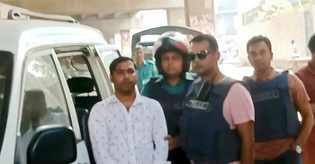 Cocktails hurled at police patrol car in Uttara, 3 injured