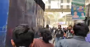 পলককে ডিম নিক্ষেপ করলেন ইনকিলাব মঞ্চের নেতাকর্মীরা!