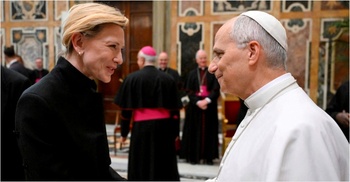 সিনেমা হলে দর্শক কমে যাওয়ায় পোপের উদ্বেগ