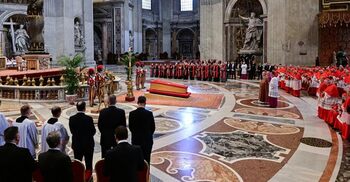 Thousands line up to catch the last glimpse of Pope Francis