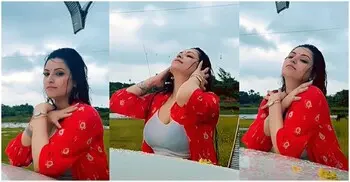 লাল পোশাকে খোলা চুলে ঝুম বৃষ্টিতে ভিজছেন পরীমনি, ভাইরাল ভিডিও