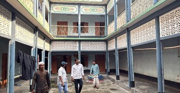 ১১৮ বছরের ঐতিহ্যবাহী পোরশা মুসাফিরখানা