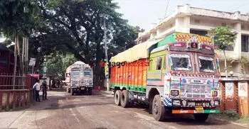 ট্রাকপ্রতি ভাড়া বেড়েছে ৫-৬ হাজার, দ্রব্যমূল্যে প্রভাব পড়ার শঙ্কা