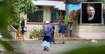 ফেনীতে বাবার বাড়ির সবখানে ছড়িয়ে তার স্মৃতি, নেই শুধু তিনি |