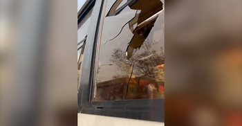 দুই কলেজের সংঘর্ষে ঢাকা কলেজের বাস ভাঙচুর