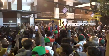 চেয়ারম্যানের কার্যালয়ের সামনে বিএনপি  নেতা-কর্মীদের বিজয় উল্লাস