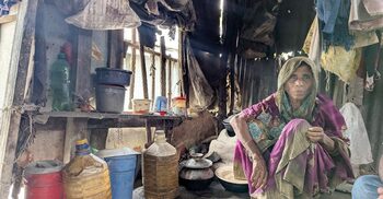 ঝুপড়ি ঘরে শাহাবানুর সেহরি-ইফতার হয় শাক-ভাত খেয়ে