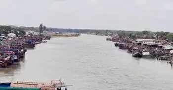 ডিজেল সংকটে আলীপুর-মহিপুরে আটকা শত শত ট্রলার