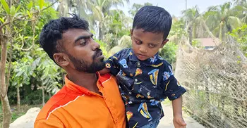 ৫ লাখ টাকা হলেই দৃষ্টি ফিরবে জন্মান্ধ তাওহীদের চোখে