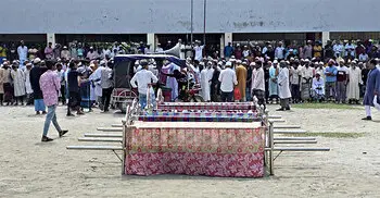 একে একে মারা গেলেন পরিবারের সবাই, পাশাপাশি দাফন হলেন ৫ জন