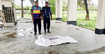 কুয়াকাটা সৈকতে ভেসে এলো অর্ধগলিত মরদেহ