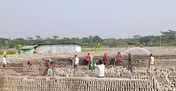 দুমকির অবৈধ ‘ফেমাস ব্রিকস’ ইটভাটা গুঁড়িয়ে দিলো প্রশাসন