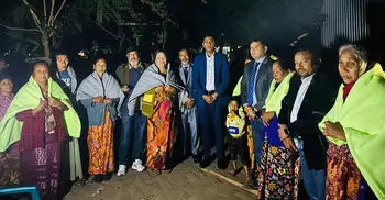 কনকনে শীতের রাতে রাখাইন পাড়ায় কম্বল নিয়ে হাজির ইউএনও-এসিল্যান্ড