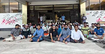 পবিপ্রবিতে ভিসি অপসারণ দাবিতে তৃতীয় দিনের কর্মবিরতি চলছে