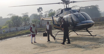 মায়ের ইচ্ছা পূরণে হেলিকপ্টারে করে গ্রামের বাড়িতে এলেন প্রবাসী