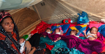 একসঙ্গে ৫ সন্তানের খুশি ম্লান অর্থের অভাবে