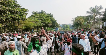 ওসমান হাদির জানাজায় অংশ নিতে দলে দলে আসছে মানুষ