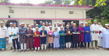 টানা ৪১ দিন জামাতে নামাজ আদায় করে পুরস্কৃত হলেন ১৪ শিশু-কিশোর