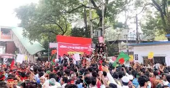 Rickshaw, van, easy-bike workers stage protest in front of Press Club