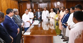 পরিচ্ছন্নতাকর্মীদের ৫ হাজার টাকা করে ঈদ উপহার দিলেন প্রধানমন্ত্রী