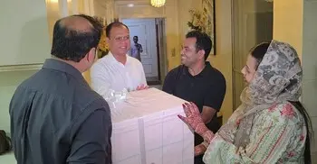 সেই নবদম্পতির জন্য উপহার পাঠালেন প্রধানমন্ত্রী