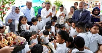 ‘আঙ্কেল খুব ভালো, খুব সুইট’— প্রধানমন্ত্রীকে ঘিরে শিশুদের উচ্ছ্বাস