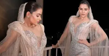 থাই স্লিট ড্রেসে উষ্ণতা ছড়াচ্ছেন প্রিয়াঙ্কা