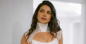 কোল্ড থেরাপিতে ফিরছে প্রিয়াঙ্কার ত্বকের জৌলুস