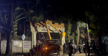 ঢাবির মুজিব হলের নাম মুছে ‘শহীদ ওসমান হাদি’ নামফলক স্থাপন