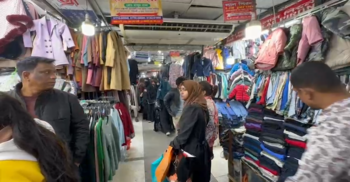 প্রচন্ড ঠান্ডায় বদলাচ্ছে জীবনযাত্রা, শীতের পোশাকে জমজমাট নগরী