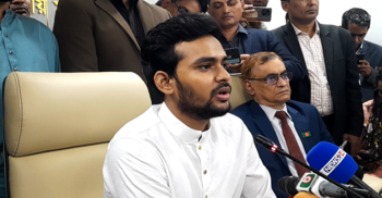 কূটনৈতিক পাসপোর্ট বাতিল ও সম্পদের বিবরণী দাখিল করেছেন আসিফ মাহমুদ