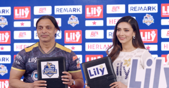 ঢাকা ক্যাপিটালসের সাথে শোয়েব আখতার ও মিমের সাইনিং সম্পন্ন