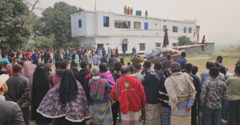 মাকে খুশি করতে হেলিকপ্টারে ঘুরালেন ছেলে