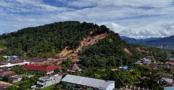 ইন্দোনেশিয়ায় বন্যা-ভূমিধসে নিহত ৯০০ ছাড়ালো