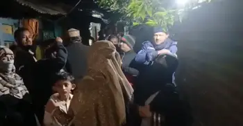 ওসমান হাদির গ্রামের বাড়িতে পাড়া প্রতিবেশীদের ভীড়