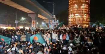 গভীর রাতে স্লোগানে স্লোগানে উত্তাল শাহবাগ