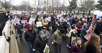 Thousands rally against Trump ahead of his inauguration