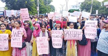 Students stage demo blocking Dhaka-Rajshahi highway