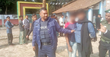 দুমকিতে জাল ভোট দেওয়ার সময় ২ কিশোর আটক