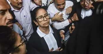 মমতা ব্যানার্জীর নিবন্ধন আছে কিনা জানতে চায় বার কাউন্সিল